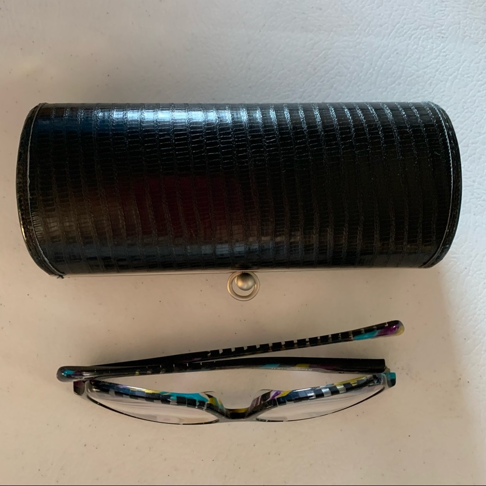 Black Textured Glasses Case. - Picture 3 of 10